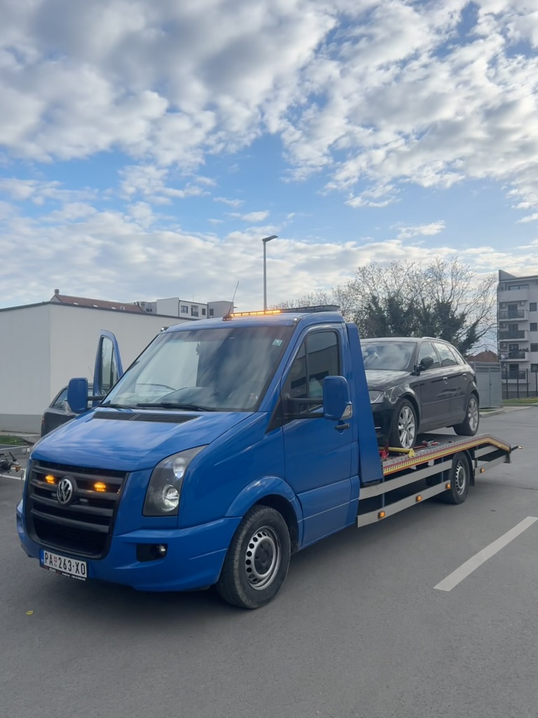 Volkswagen Crafter sa vozilom